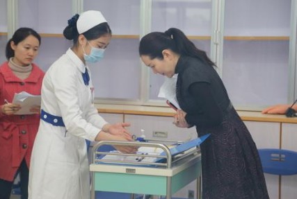成都指南针护理学校-学生上课