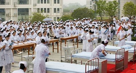 成都希望卫校学习场景